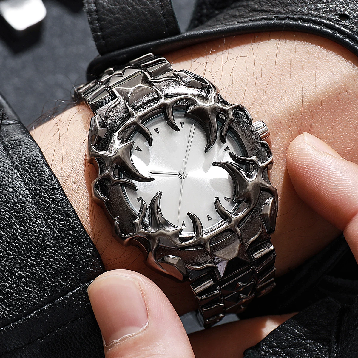 Men's Claw-Shaped Quartz Watch - Image 2